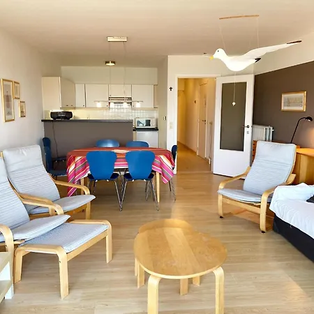In By The Beach, Cleaning Included Apartamento